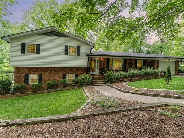 1630 Bright Leaf Rd, Pfafftown, NC 27040