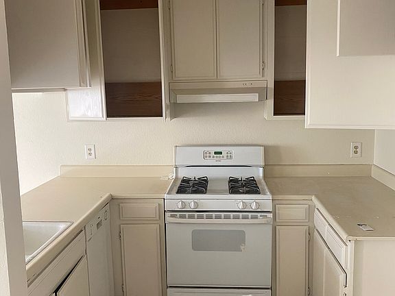 3rd image of 1801 W Victory Blvd APT 108