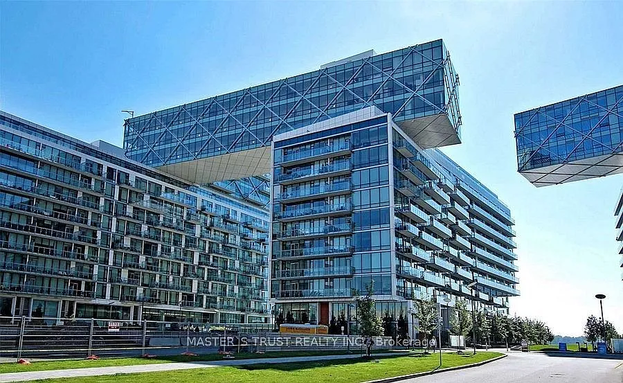 39 Queens Quay E #731