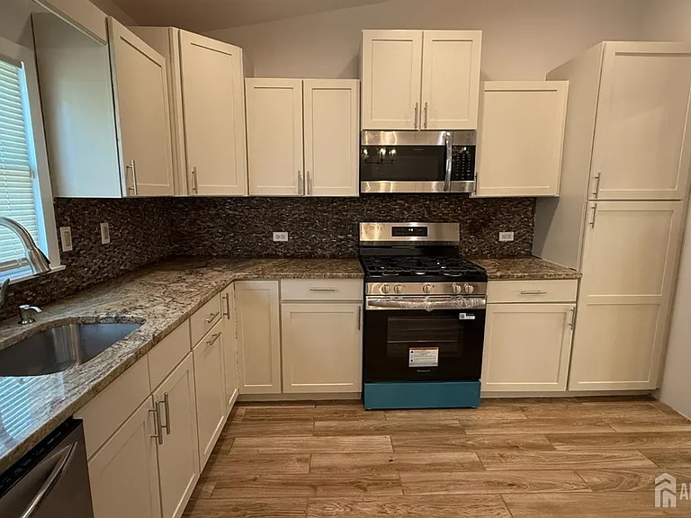 56 Grace Dr — Photo 8