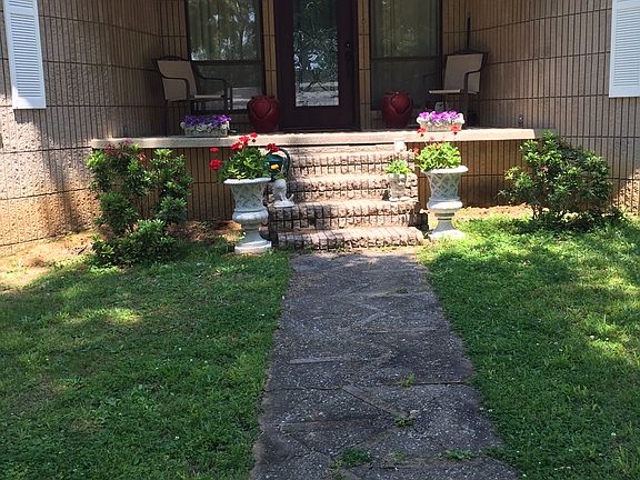 2nd image of 555 Southwood Dr