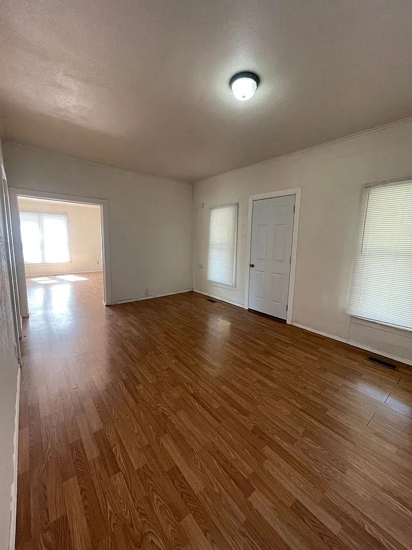 Large 3 Bedroom 1 1/2 Bath House for Rent in Independence KS. — Photo 2