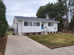 1911 James St, Essexville, MI