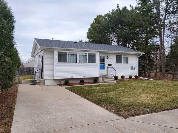 1911 James St, Essexville, MI 48732