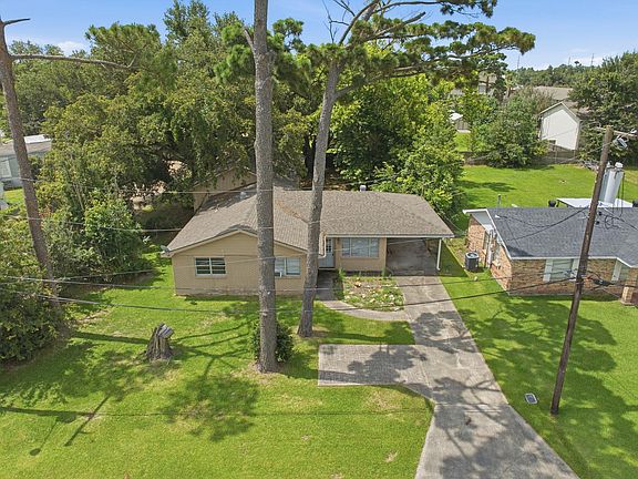 2nd image of 701 Park Hill Dr