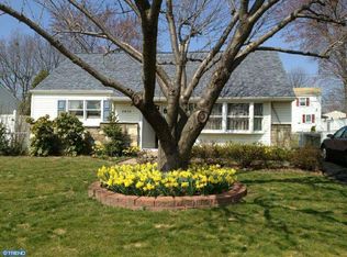 9870 Ferndale St, Philadelphia, PA 19115