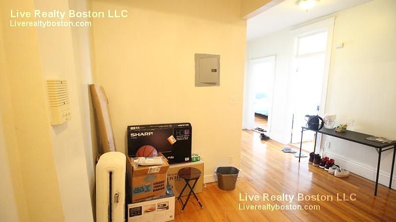 2nd image of 126 Warren St #34R
