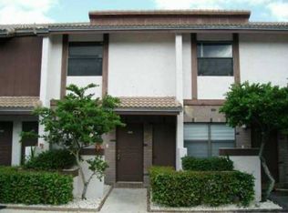 9765 Riverside Dr, Coral Springs, FL 33071