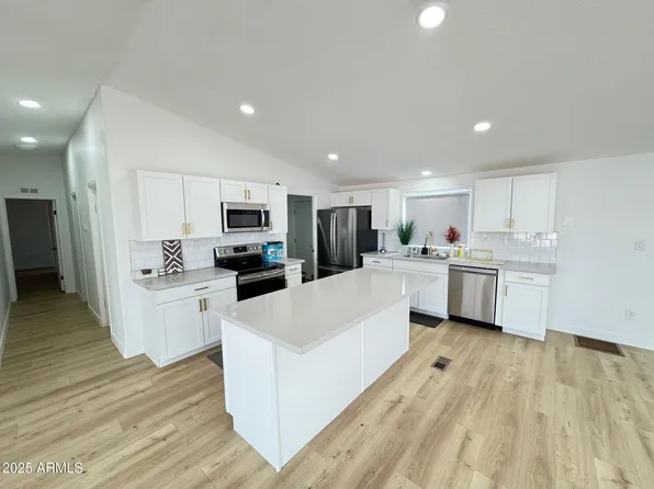 1835 E 20TH Avenue, Apache Junction, AZ 85119