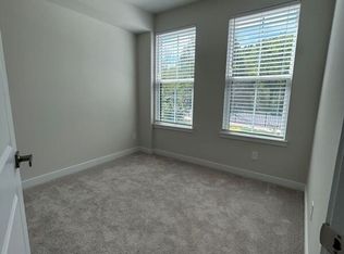 912 Broad River Ln, Charlotte, NC 28211