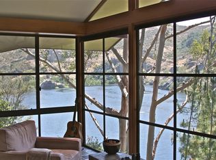 2108 Trentham Rd, Thousand Oaks, CA 91361