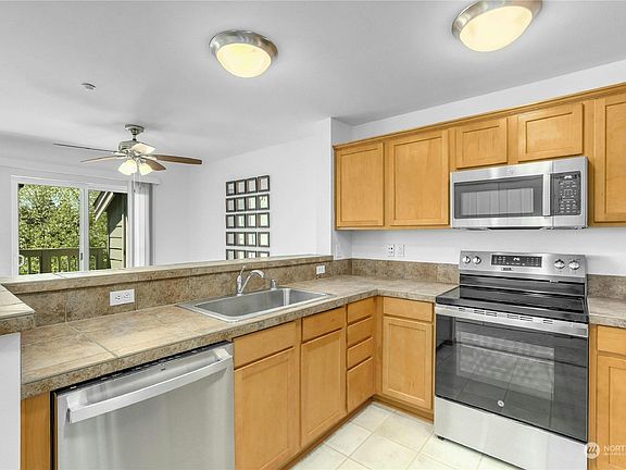 4th image of 1931 23rd Place NE #303