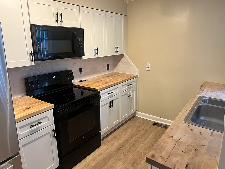 110 Doral Ct — Photo 7