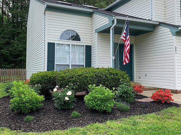 2nd image of 221 Judith Cir