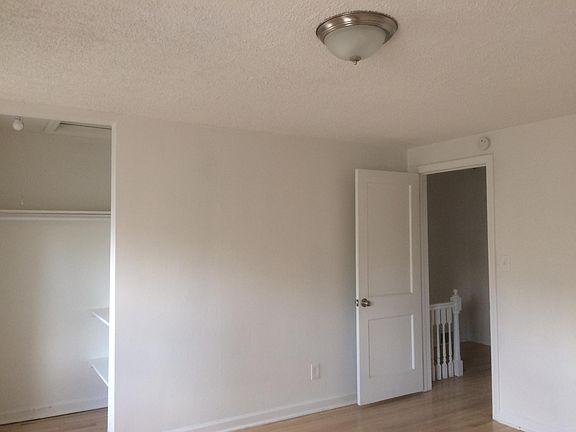 3rd image of 1005 1/2 W 38th St