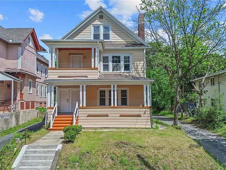 944 Bellevue Ave — Photo 3