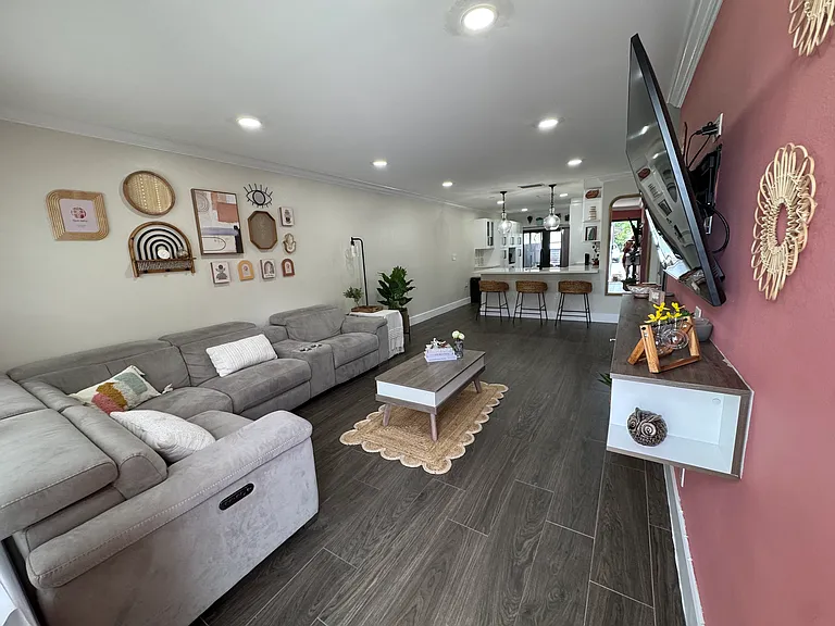 Poinsetta Ct — Photo 2