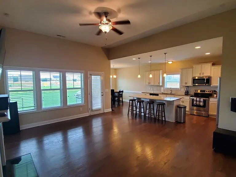 205 Korbel Dr — Photo 2