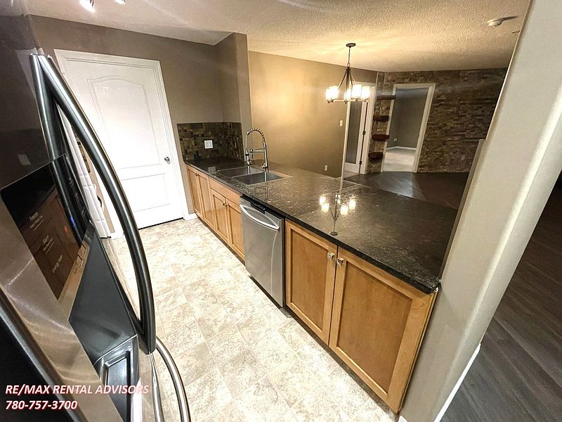 Edmonton Apartment for rent - 2 Bedrooms — photo 3