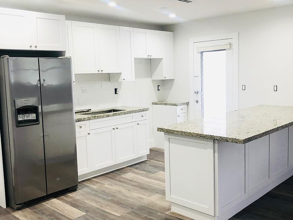 1st image of 6910 Bay Dr #5