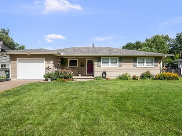 2831 Forest Rd, Davenport, IA 52803