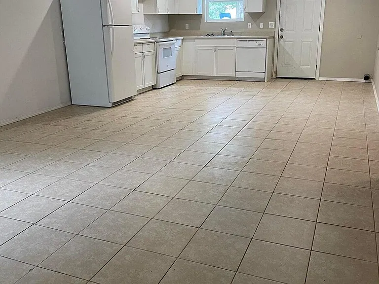 720 S Jackson Ave — Photo 2