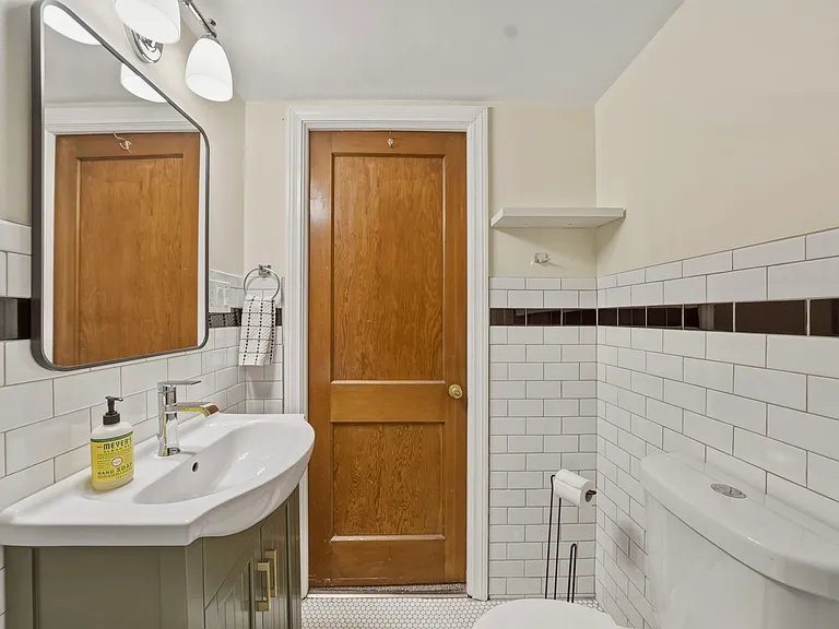 27 Winfield Ave #UPPER — Photo 5