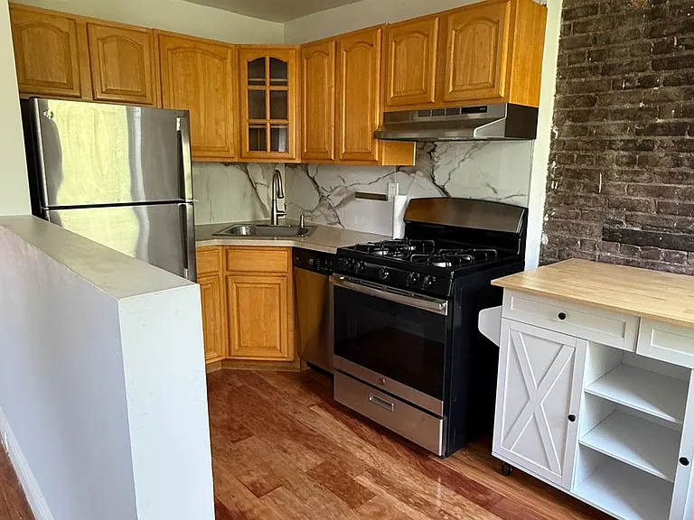 429 Clermont Ave #4 — Photo 3