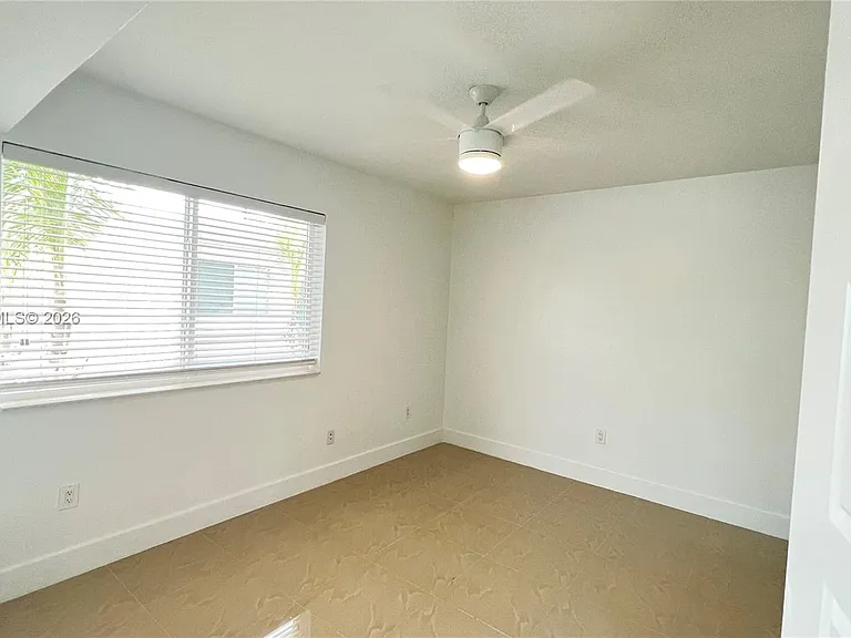 8235 Crespi Blvd #4 — Photo 4
