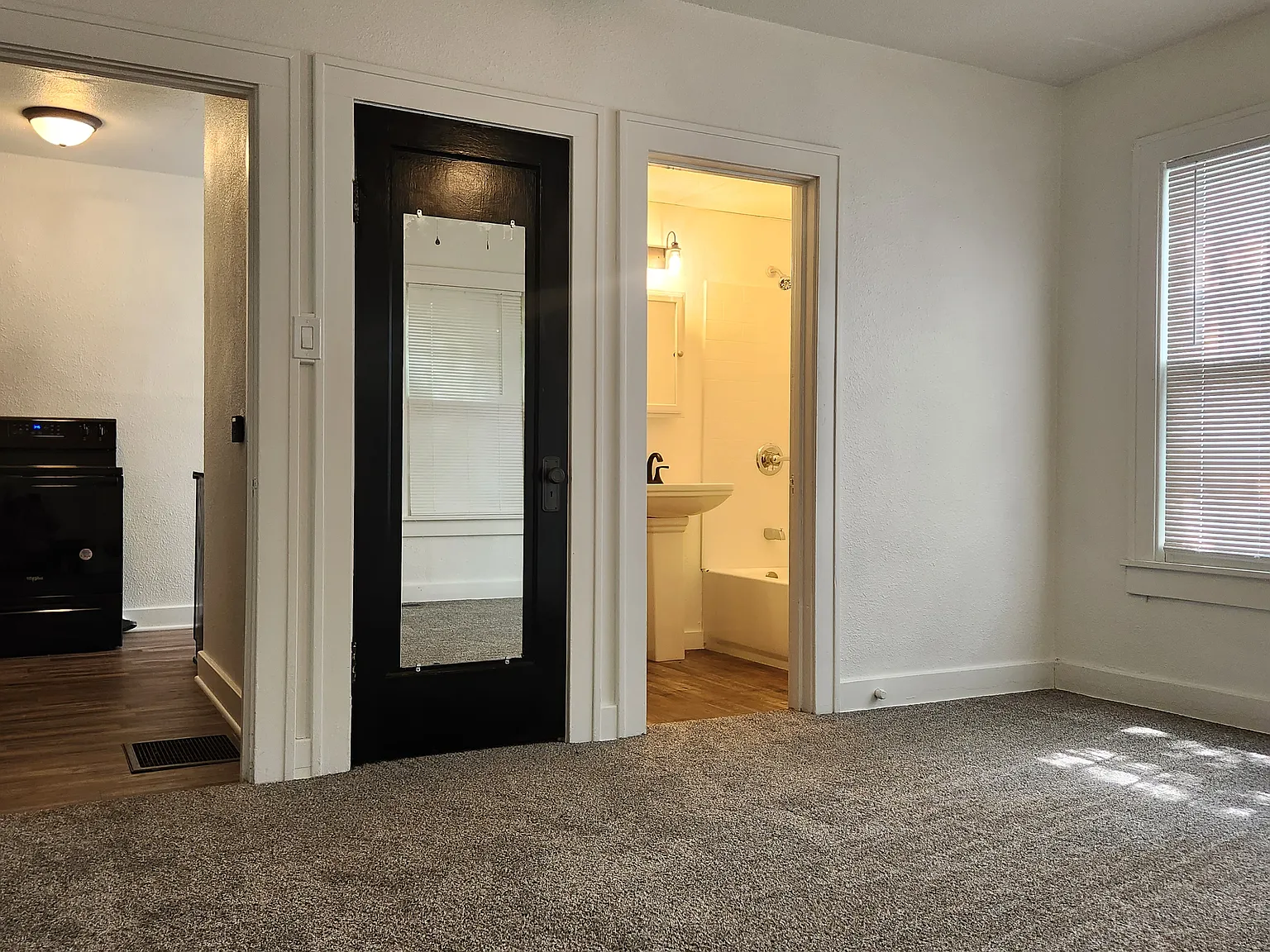 1 bed, 650 sqft, $460 — Photo 2