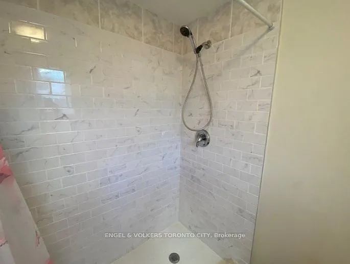 23 Queen St #1 — Photo 10