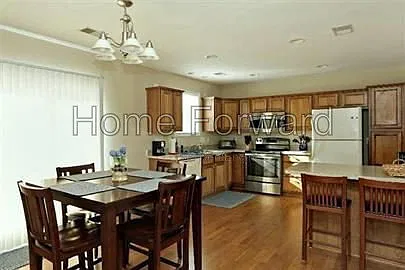 4 bed, 2.5 bath, 1771 sqft, $1,995 — Photo 3
