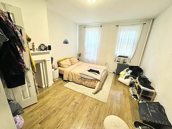 2nd image of 182 Meserole St APT 2r