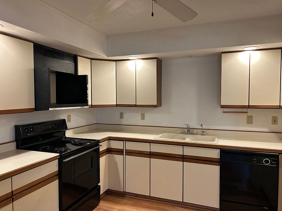 1st image of 4580 Applewood Ln #1