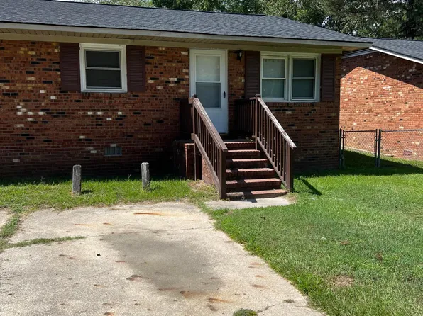 4925 Fieldcrest Dr, Fayetteville, NC 28303