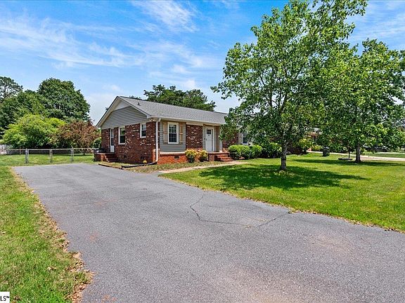 4th image of 503 Berea Forest Cir