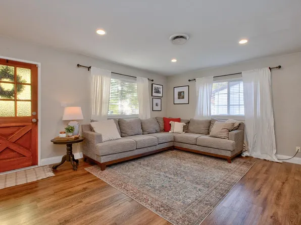 3221 Windsor Dr, Sacramento, CA 95864