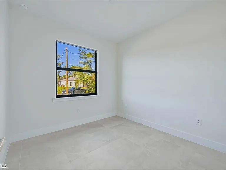 2411 Lola Ave S — Photo 9