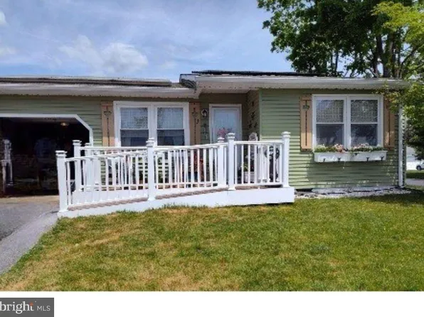 1 Churchill Rd, Manchester Township, NJ 08759