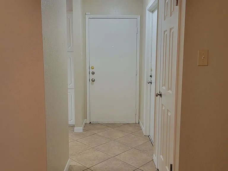 2206 Coach Dr — Photo 2