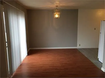1406 Debow Street — Photo 3