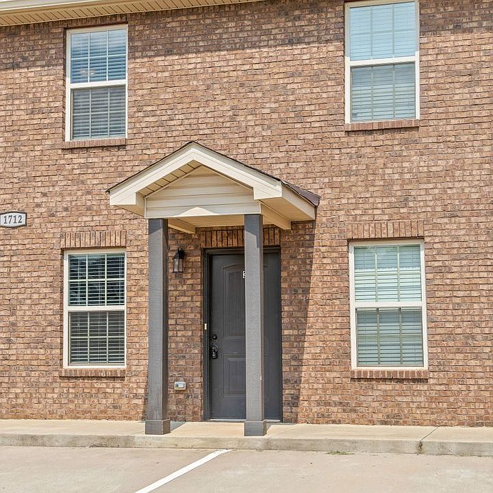 1st image of 1712 Manning Dr #3