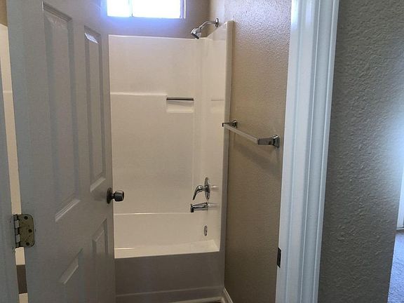 4th image of 1333 Hutchinson Ave