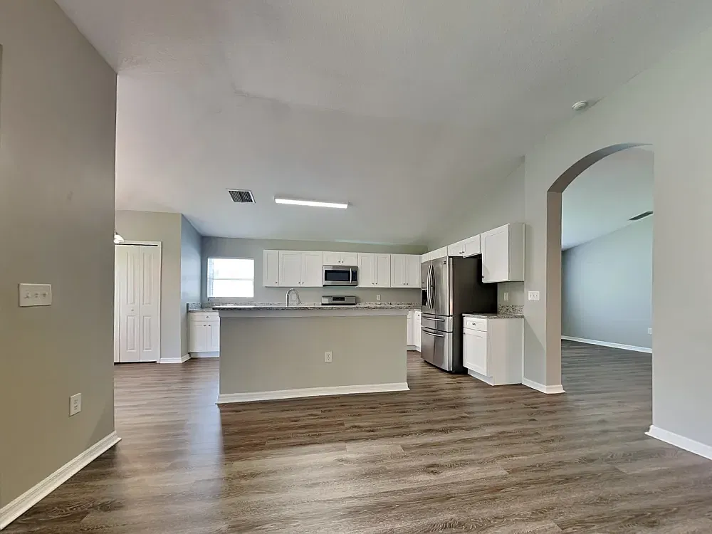 3 bed, 1900 sqft, $1,600 — Photo 3