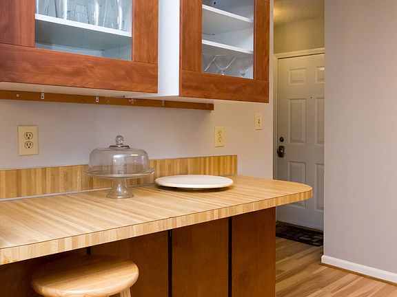 3rd image of 102 Weatherstone Dr Unit A