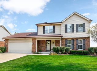 7535 Exton St, Darien, IL 60561