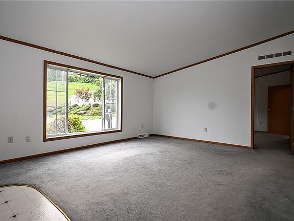 5th image of 1039 Golden Cir