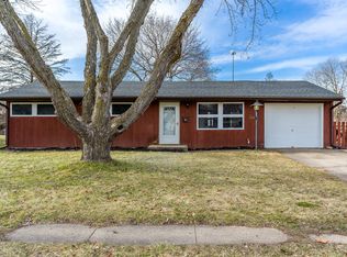 1430 Winter Dr, Freeport, IL 61032