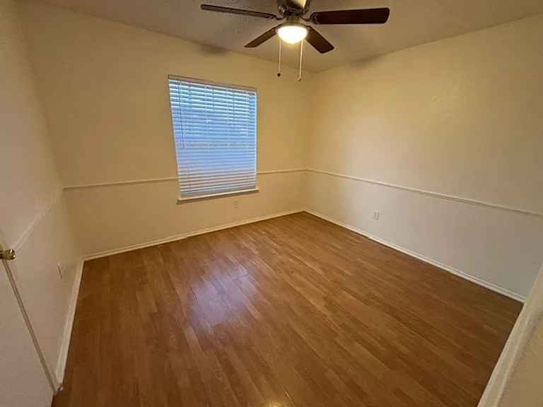 1008 Rock Springs Dr — Photo 35