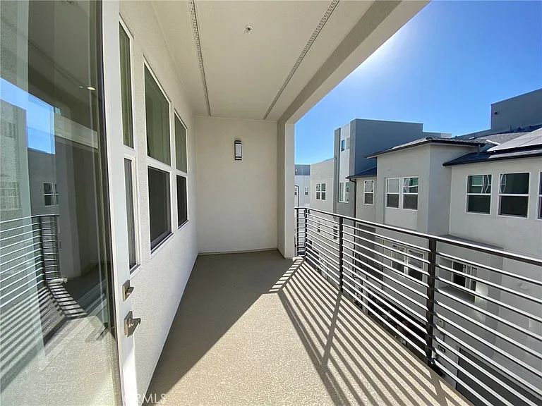 1110 Urbana St — Photo 16